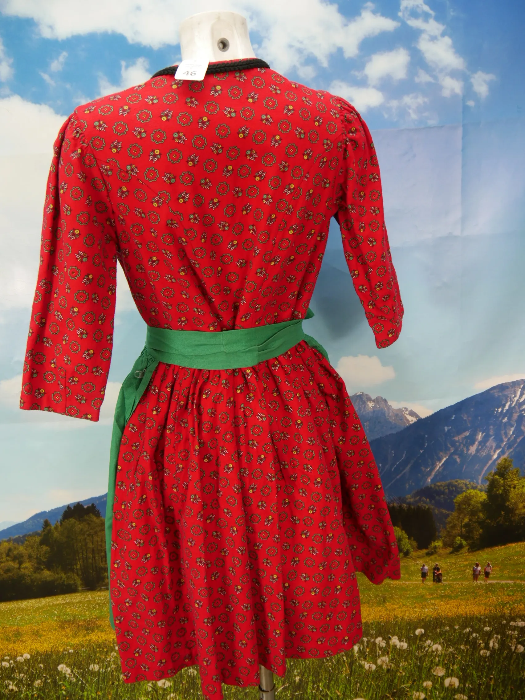 60er Jahre Vintage Dirndl hochgeschlossen dickes Trachtenkleid mit Schürze Gr.44