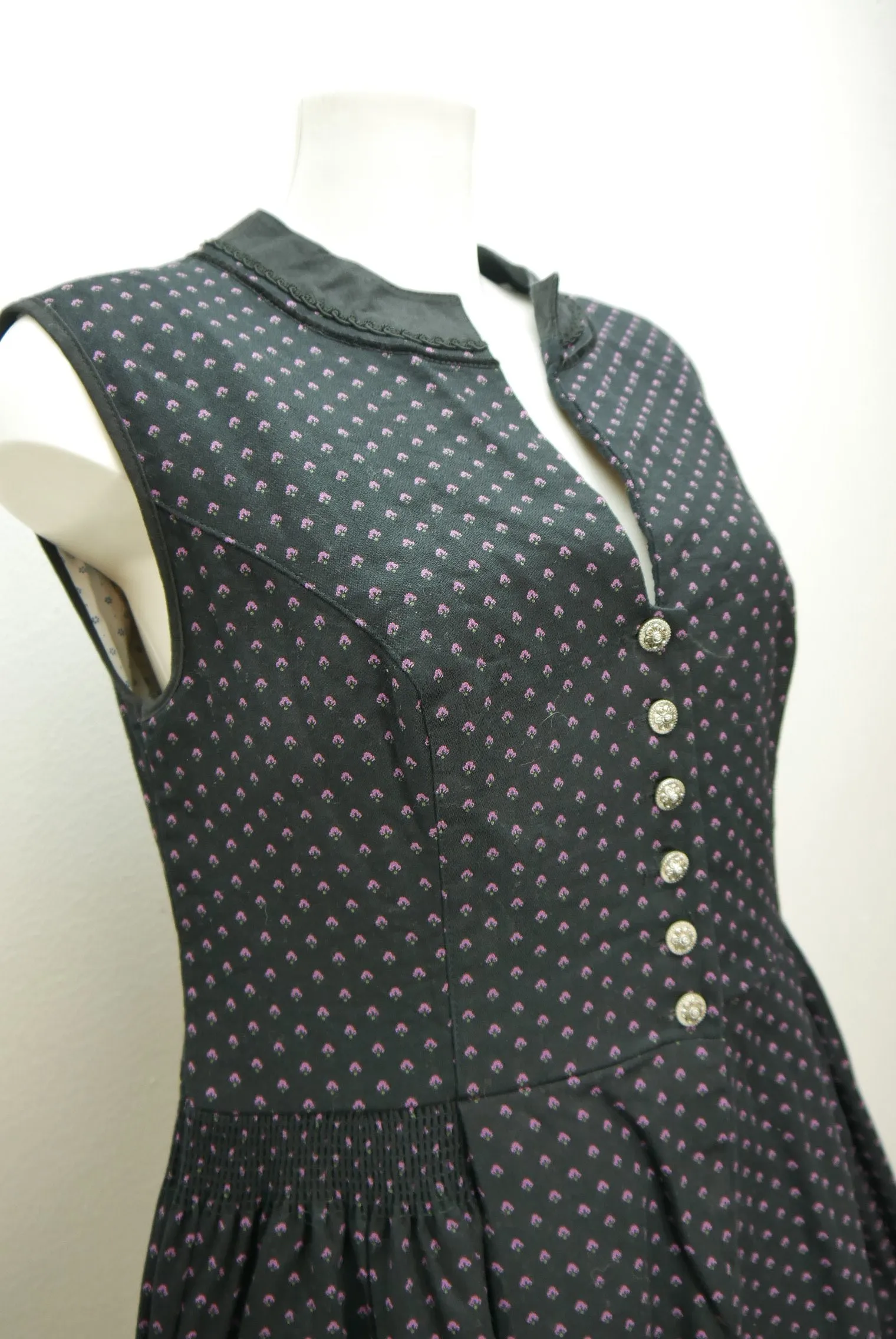 90er Vintage hochgeschlossen Dirndl dicke Baumwolle schwarz Feinmuster Gr.42