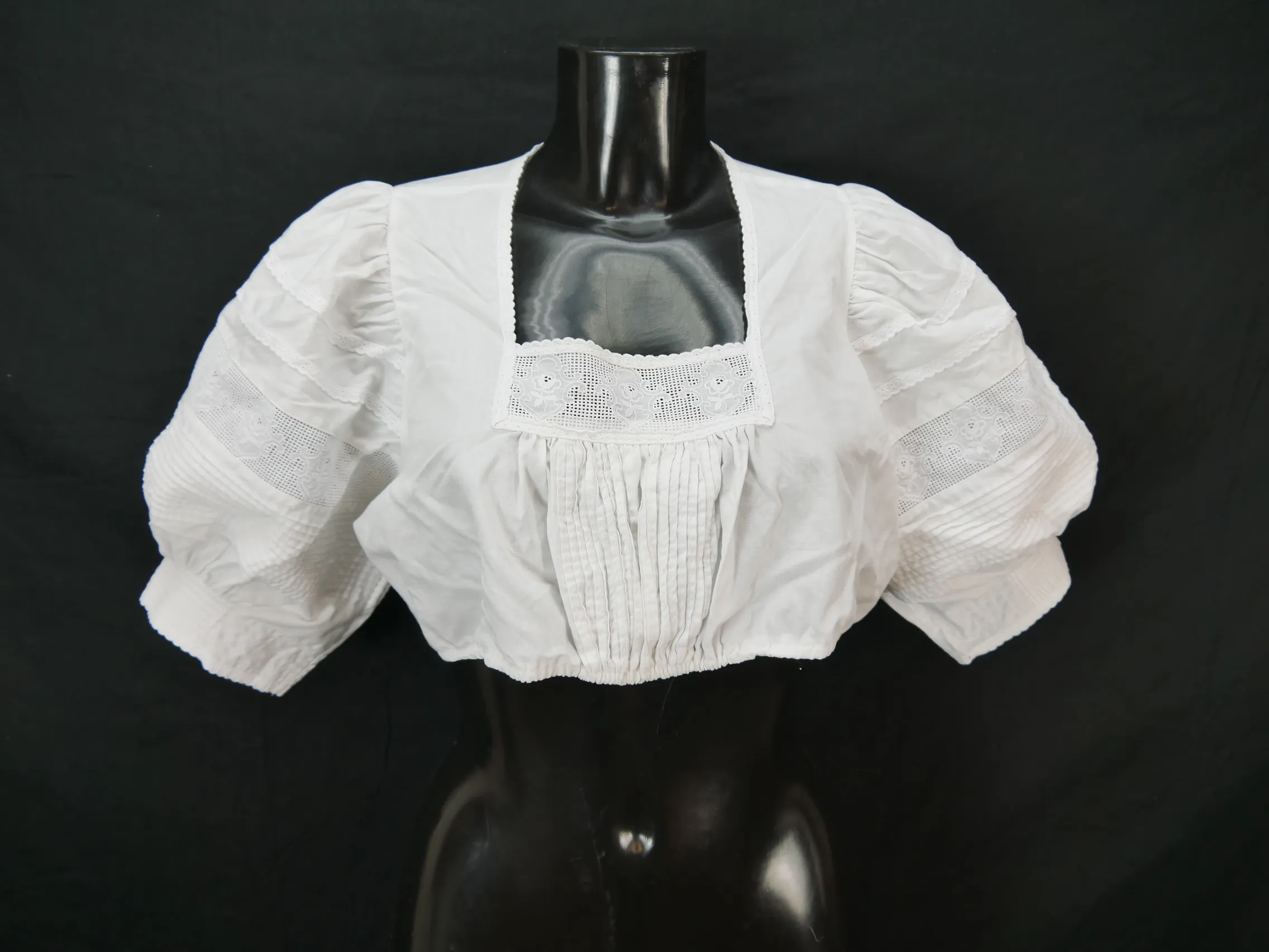 Gr.44 Dirndlbluse weiß Bluse für Dirndl Krüger mit Spitze und Stickerei B10357