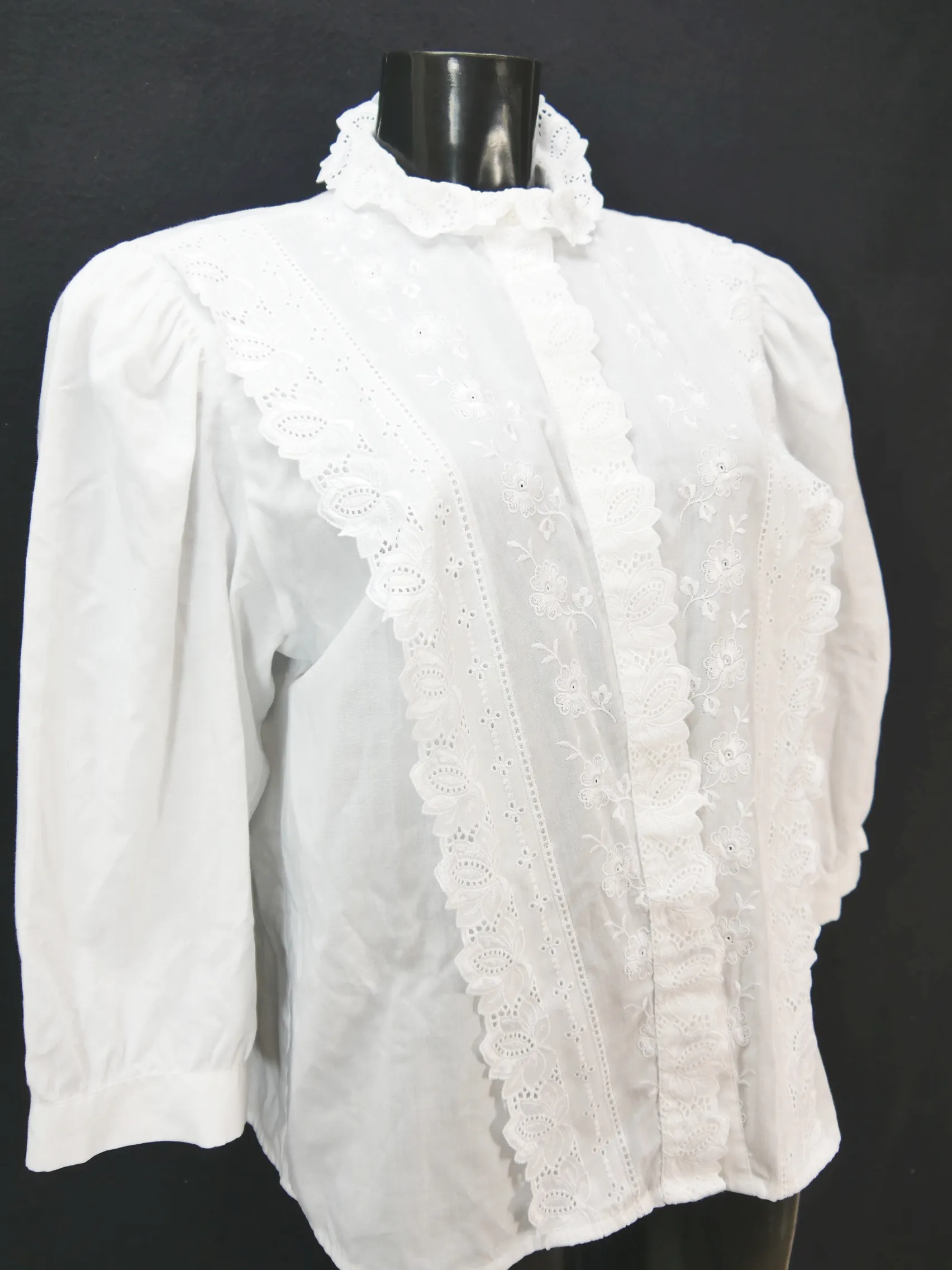 Gr.46 Trachtenbluse weiß Bluse für Dirndl mit Spitze und Stickerei TB9368