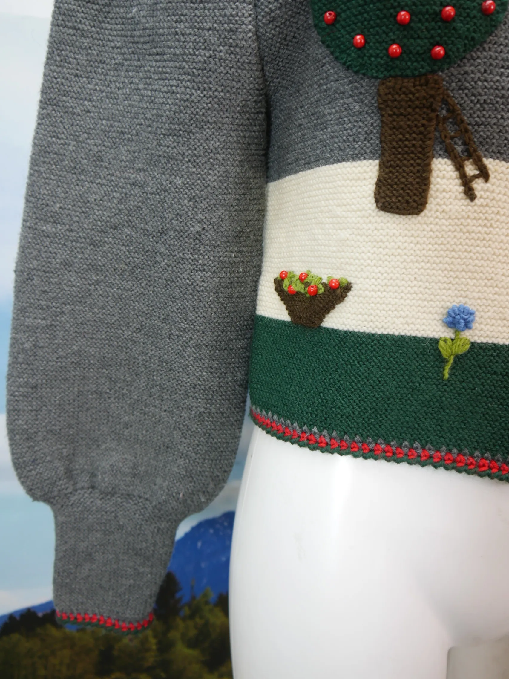 Handgestrickt wunderschön mit Applikation fesch süße Trachtenjacke Jacke Gr.36