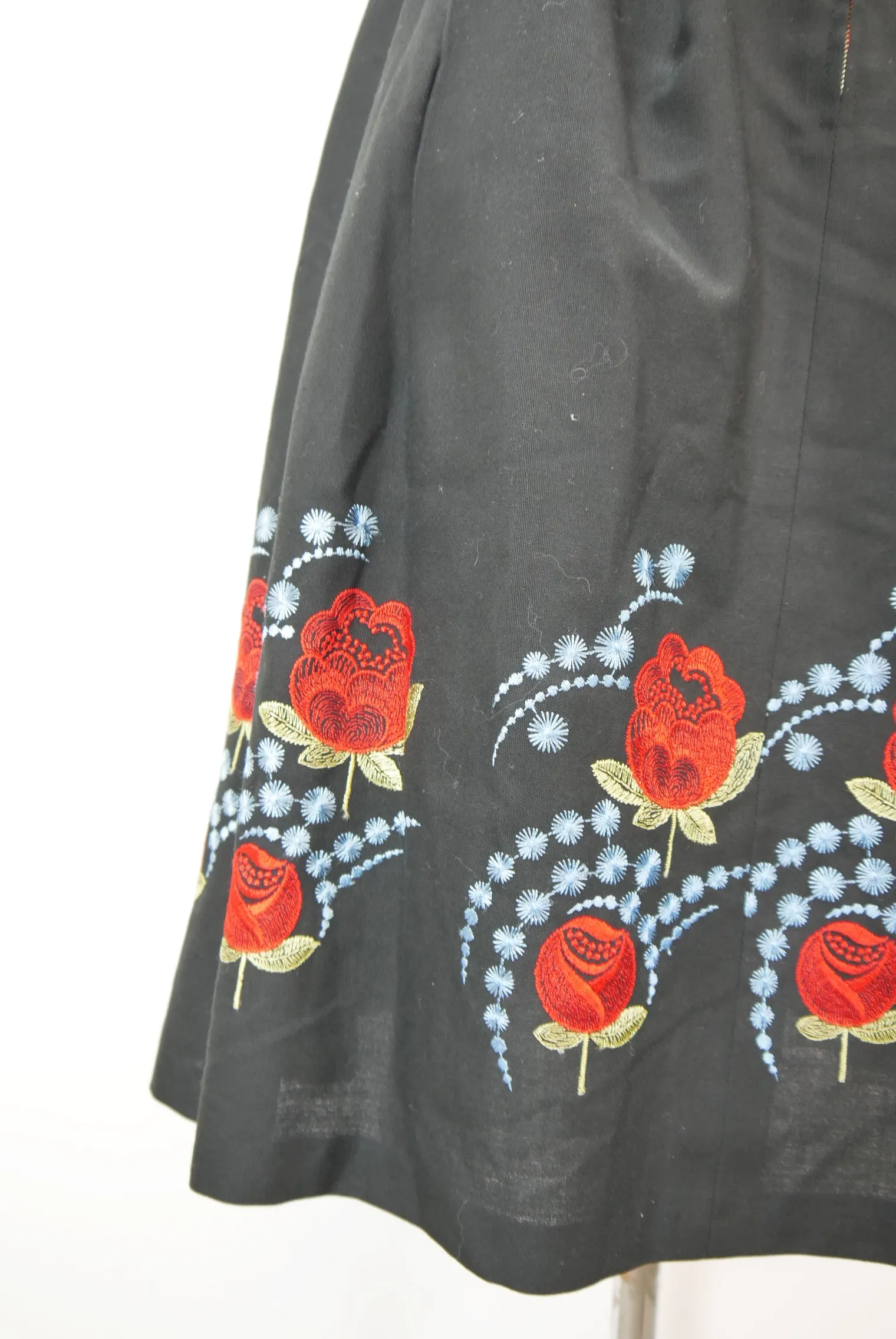 Huber Dirndl rot schwarz mit Balkonett süßes Vintage Dirndl ohne Schürze Gr.44