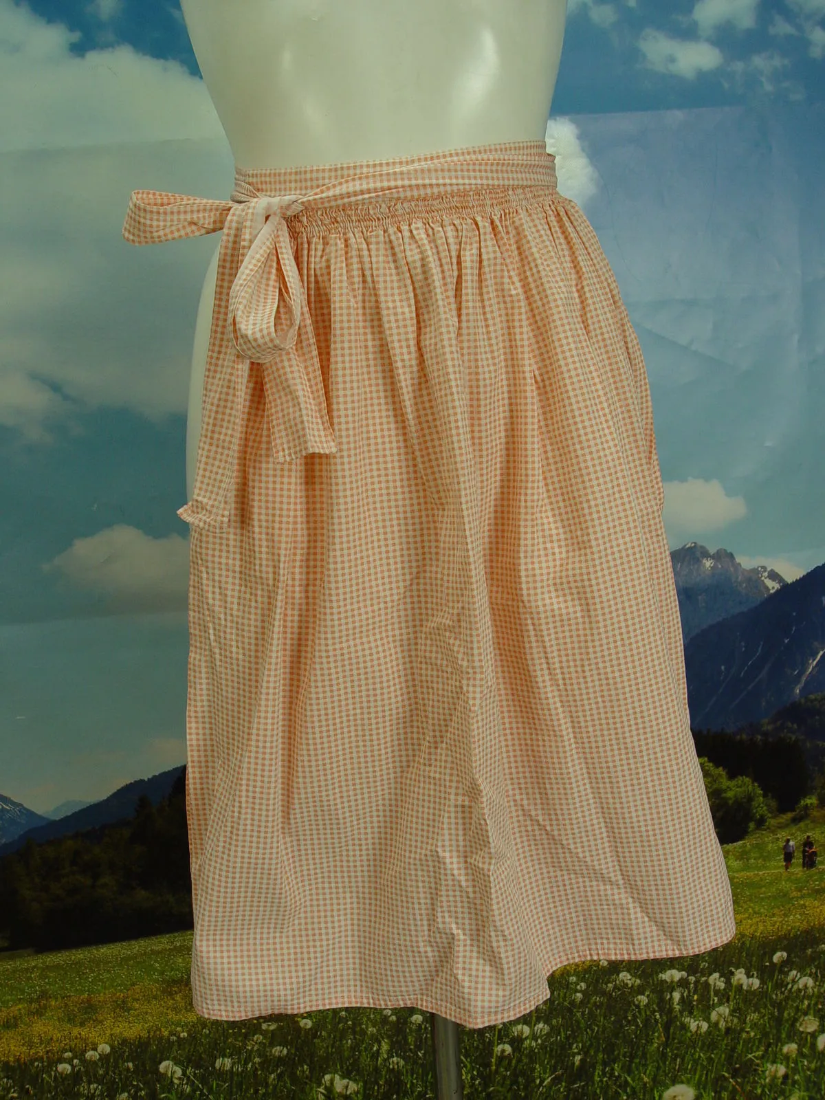 kurze Dirndlschürze mit kleinem Karo Dirndl-Schürze Trachtenschürze TS522