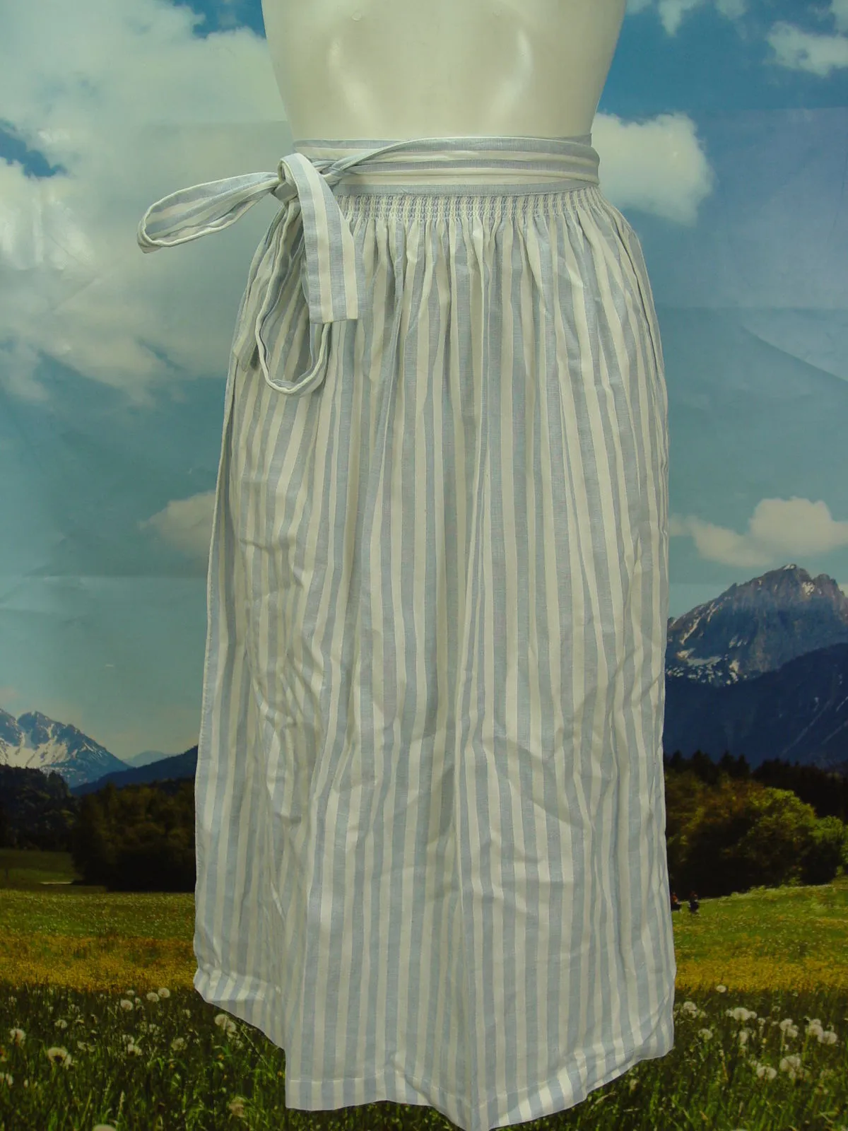 lange Dirndlschürze  mit tollem Streifenmuster gewebte Dirndl-Schürze  TS1104