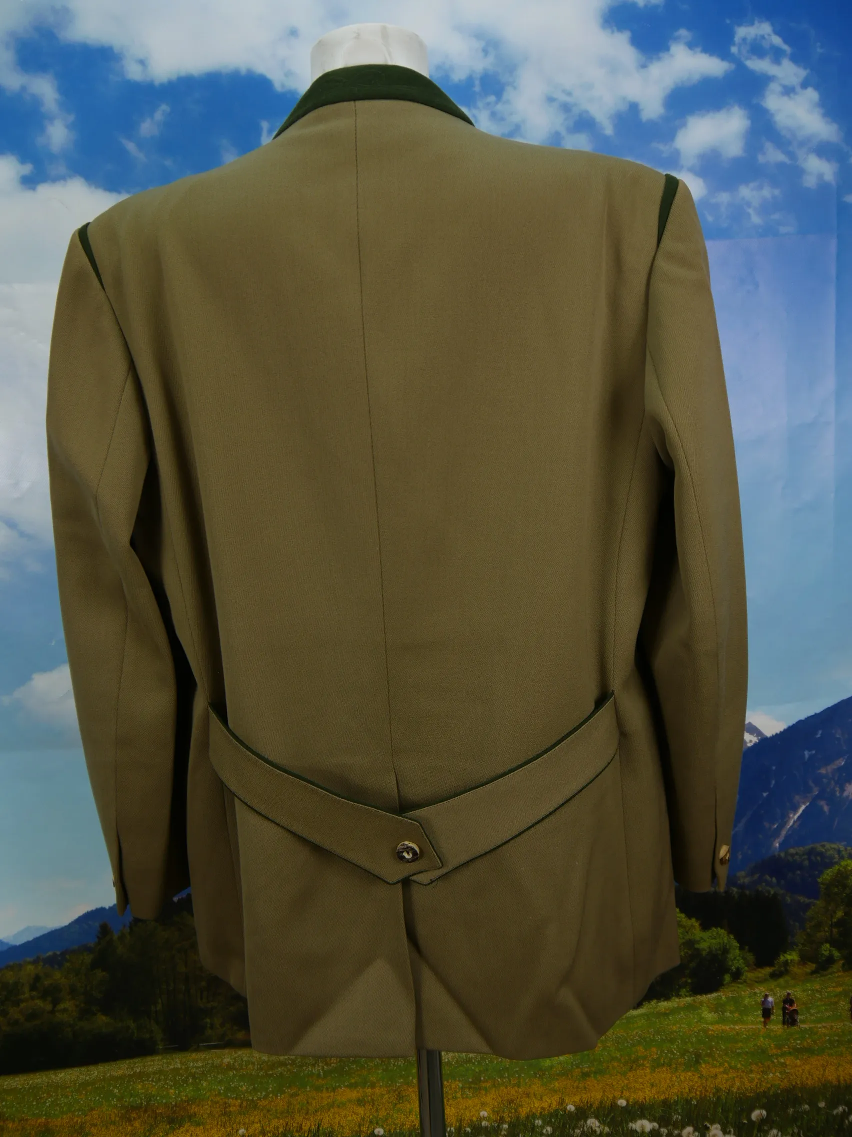 Neuwertig Hirschhornknöpfe Janker braun mit Stickerei Trachtenjacke Jacke Gr.52