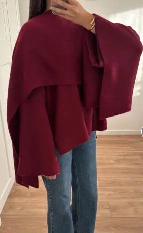 Schlicht gestrickte Cape-Weste