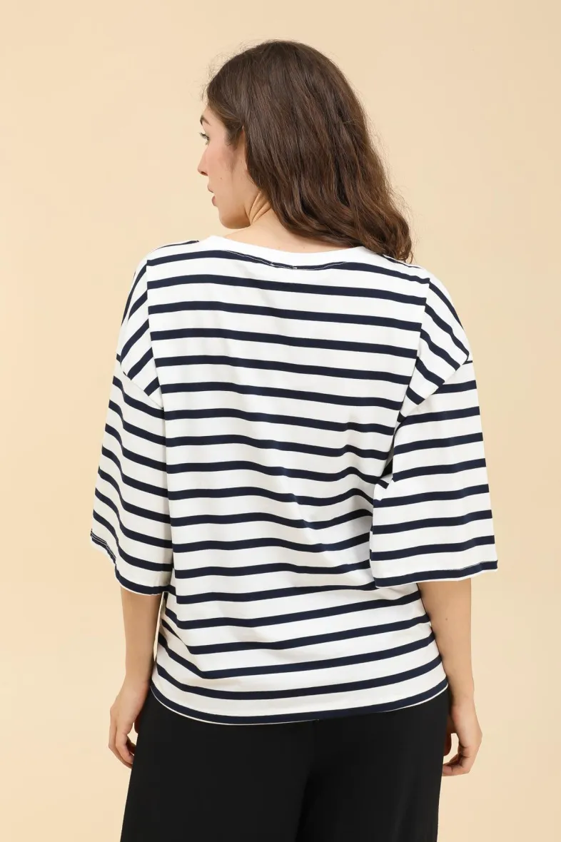 Weiß-schwarz gestreiftes T-Shirt in Übergröße