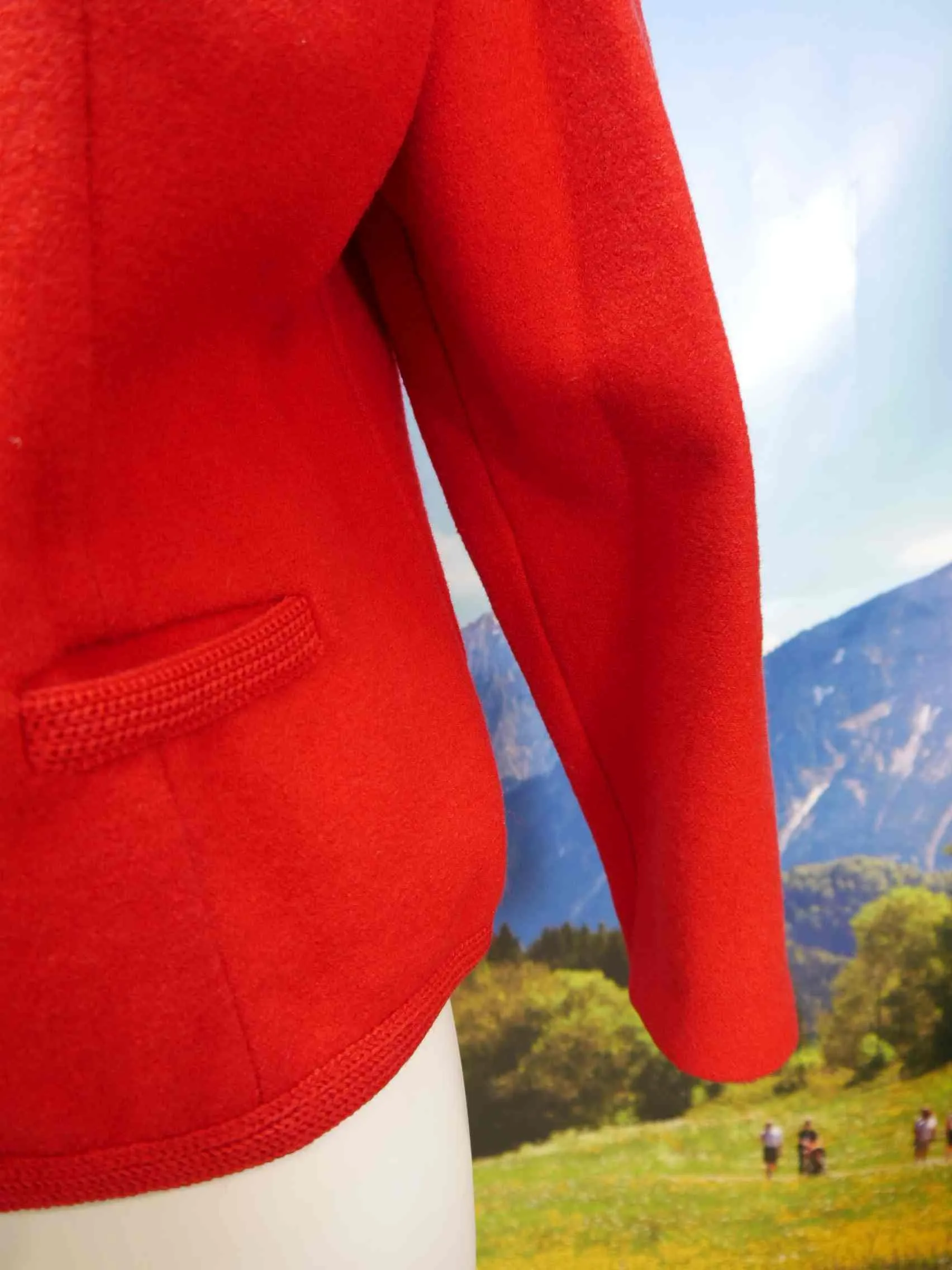 Wunderschön rot mit Wienernaht und Münzknöpfe fesche Trachtenjacke Jacke Gr.44